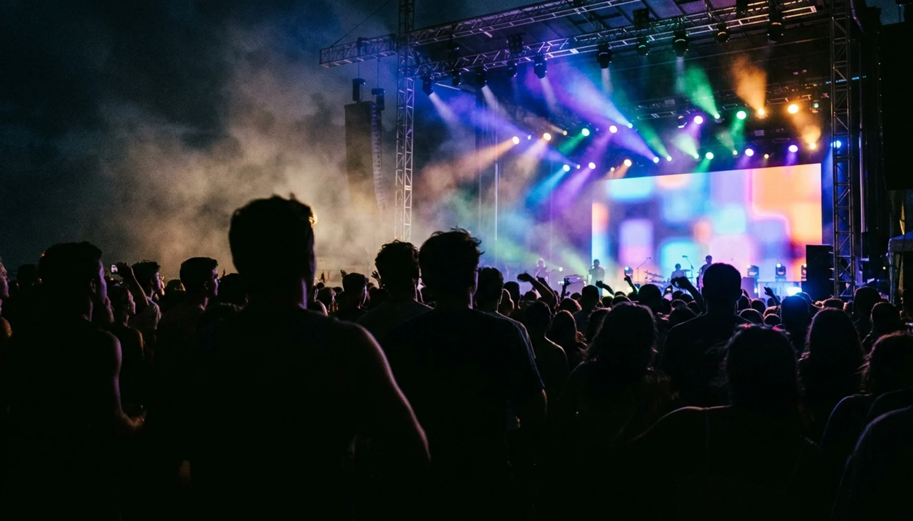 Crowd silhouettes at a Jersey Shore boardwalk concert, part of the New Jersey area guide to summer events